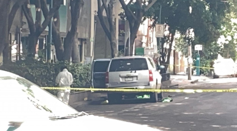 Fiscalia resguarda camioneta gris usada por SICARIOS durante ATENTADO a García Harfuch