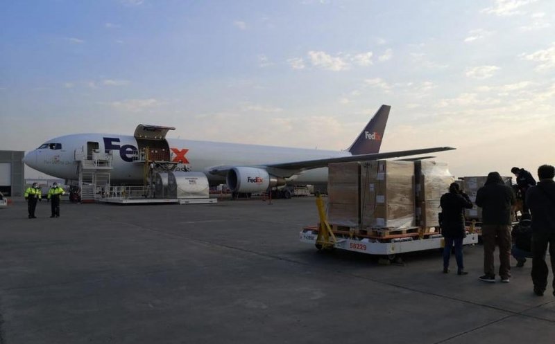 Llega avión de EU con 45 VENTILADORES para PACIENTES Covid-19