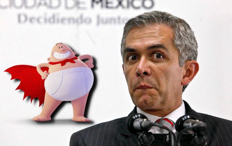 Internautas descubren a Mancera trabajando ¡en boxer!; le TUNDENy