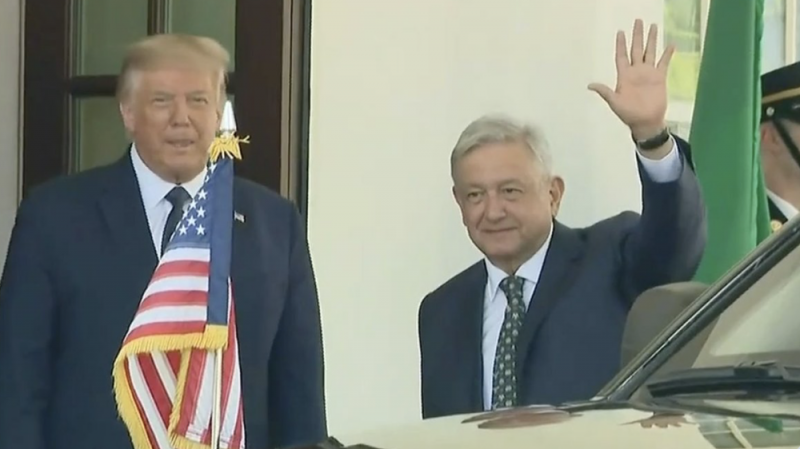 #ÚltimoMinuto: Donald Trump recibe a AMLO en la puerta de La Casa Blanca 