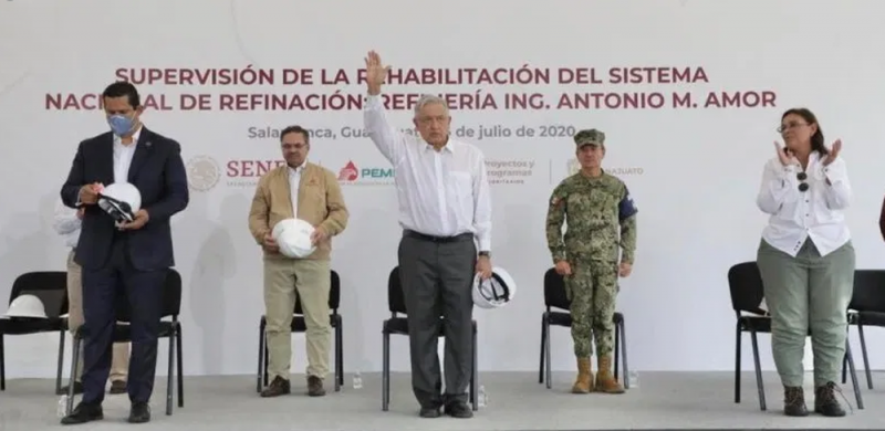 Huachicoleros LLENABAN sus pipas adentro de las REFINERÍAS: AMLO