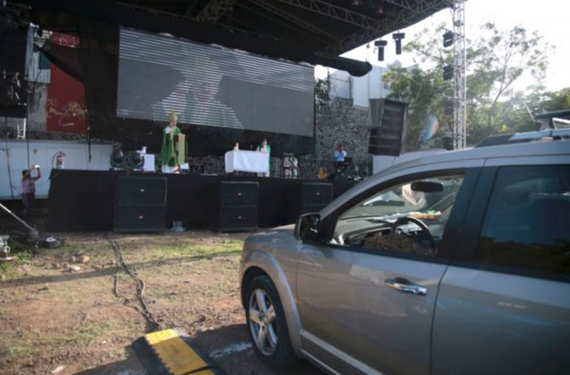 Iglesia Católica celebra la primera AUTO-MISA en Cuernavaca (VIDEO)