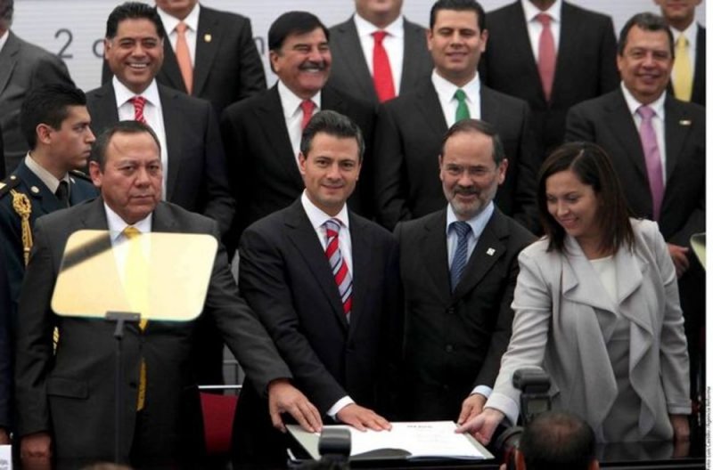 Quienes fueron los políticos que FIRMARON el Pacto por México?