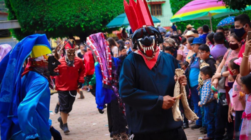 Pobladores de Guerrero RETAN al Covid-19 y arman gran FIESTA PATRONAL