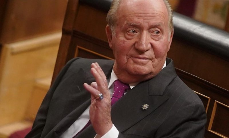 Rey de España Juan Carlos I HUYE con sospecha de corrupción 