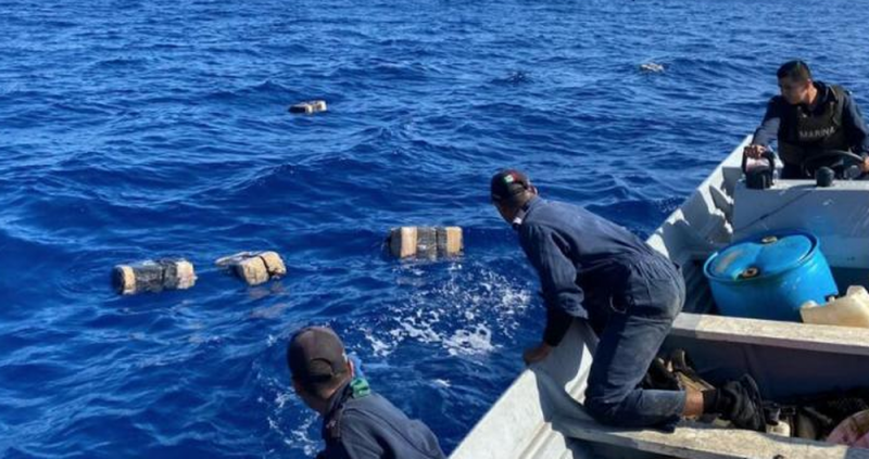 Marina de México DECOMISA barco con 2 mil KILOS de Cocaína en Acapulco
