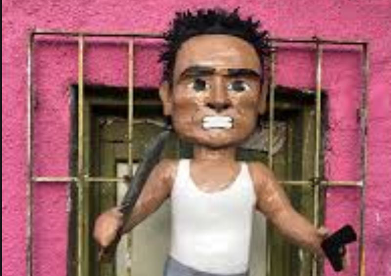 Piñateria Ramírez lo hace de nuevo y crea PIÑATA de “El ratero de la Combi”