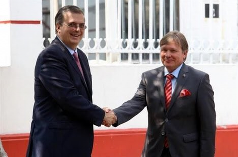 #URGENTE| Ebrard propone a México para probar FASE 3 de vacuna RUSA