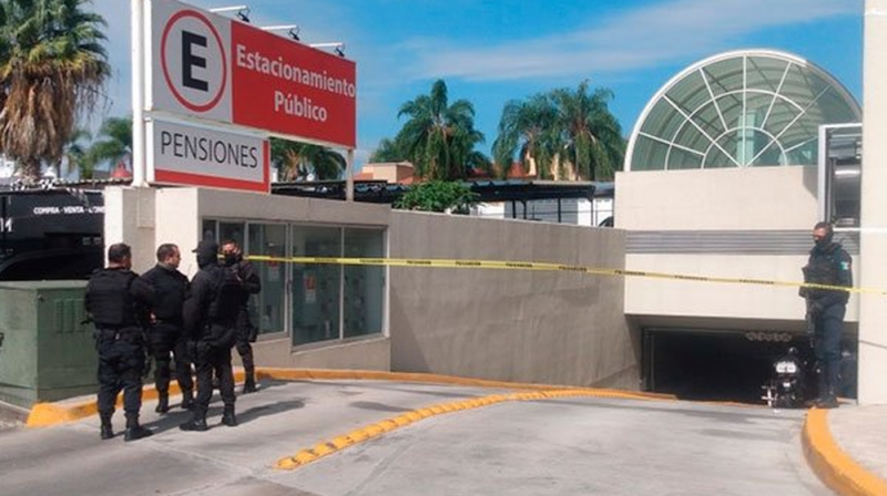 Gatilleros IRRUMPEN gym en Puerta de Hierro y acribillan a sujeto con 40 disparos