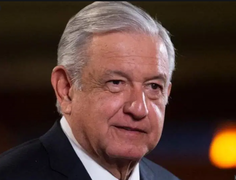 AMLO feliz tras decisión de Facebook de remover cuentas que atacaban a MORENA ligadas a Lozoya