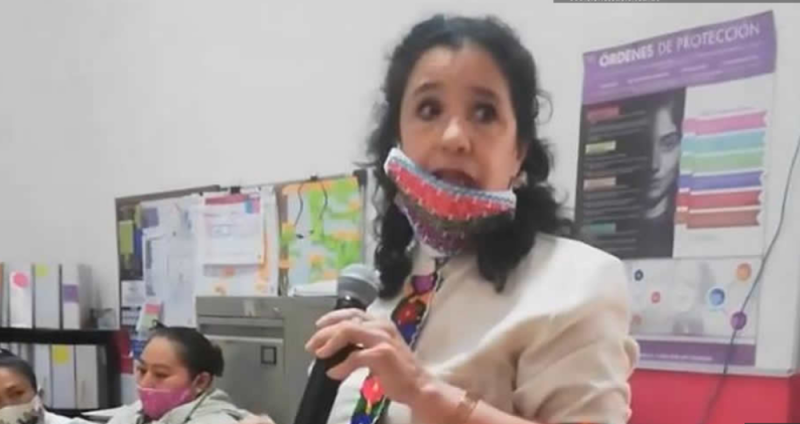 “Qué bueno que llegaron los Españoles”, dice funcionaria de Puebla en evento de Mujeres  Indígenas