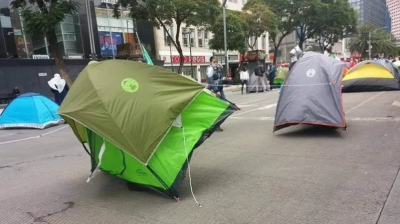 Internautas se burlan de “CASAS voladoras” de FRENAAA y crean el #FrenaEsUnaFarsa