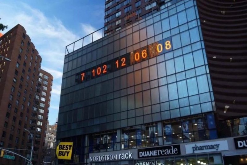 Reloj climático en Nueva York ADVIERTE del tiempo que le queda al mundo