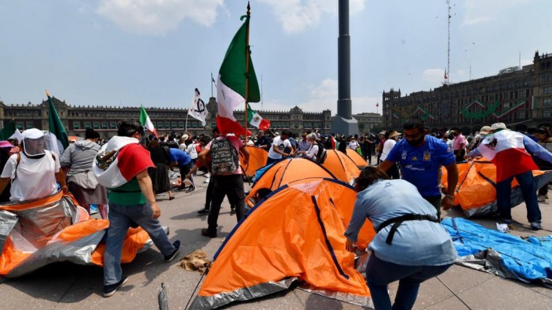 Hacen presencia más de 200 jaliscienses en plantón de FRENAAA en el Zócalo