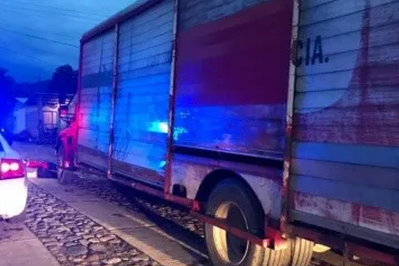 Sujetos SECUESTRAN camión de la Coca con todo y TRABAJADORES en Chiapas