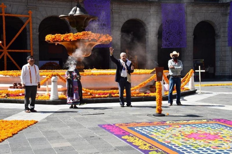 AMLO inaugura ofrendas en Palacio Nacional