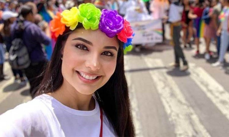 Sufre de ACOSO Geraldine Ponce por foto con AMLO