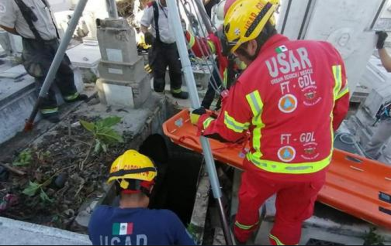 Abuelito fallece al caer a CRIPTA mientras enterraba a su esposa en Jalisco