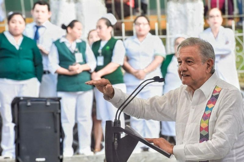 4T firma decreto para que a partir de hoy TODOS los hospitales federales atiendan de manera GRATUITA