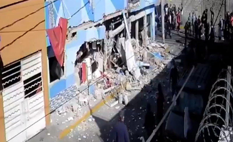 Filtran video del momento en que pizzería explota y quedan escombros regados