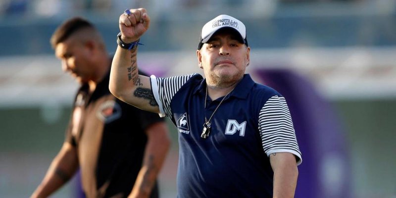 No todos lloran a Diego Maradona; Gustavo Adolfo Infante lo llama “asqueroso y un monstruo”