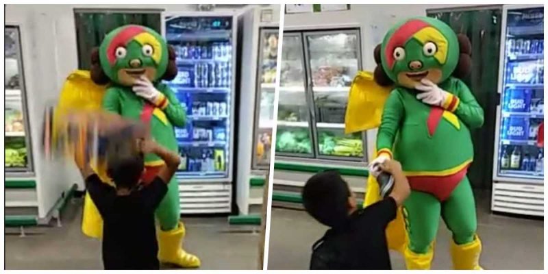 Se vuelve viral VIDEO de “lucha” entre niño y botarga de “Mamá Lucha”