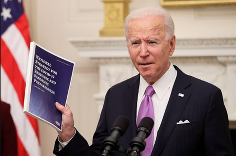 Prueba Covid y cuarentena obligatoria para viajeros internacionales, la orden de Biden