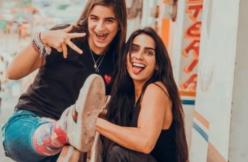 Bárbara de Regil y su hija la rompen en redes tras posar en chikibini en la playa