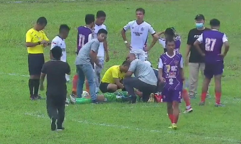 Portero fallece tras fuerte choque con otro jugador en pleno partido de fútbol