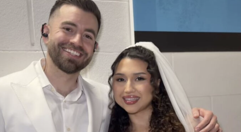  Pareja que se casó en el medio tiempo del Super Bowl agradece a Bad Bunny por su boda