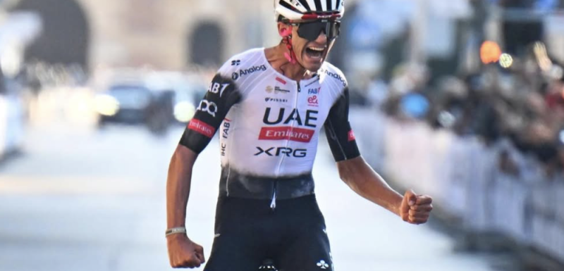 Isaac del Toro inicia la temporada 2026 a lo grande con victoria en Etapa 1 del UAE Tour