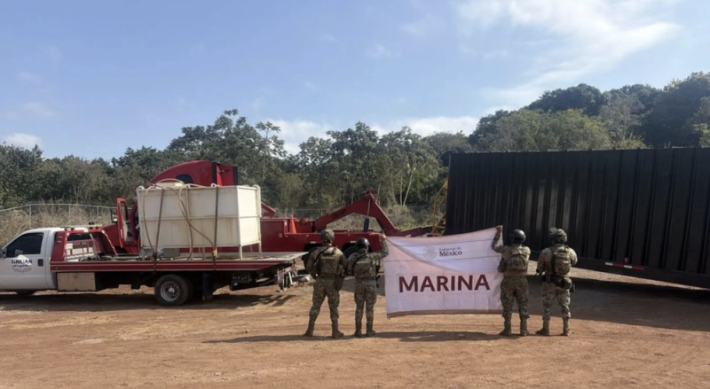 Semar y FGR aseguran almacén de huachicol en Nayarit