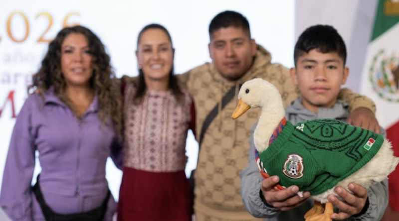 publicaciones/Merlín llega a Palacio Nacional: la familia del pato del Mundial se reúne con Claudia Sheinbaum 