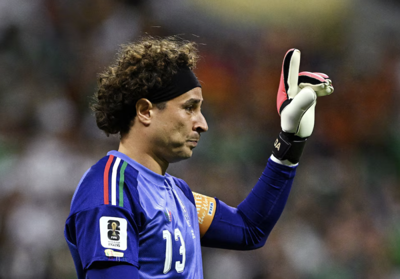 Memo Ochoa recibe el Legacy Patch de la FIFA en el México vs Chequia del Mundial 2026