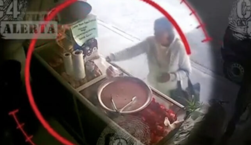 Mujer se roba el bote de las propinas de un negocio de la Gustavo A. Madero y la exhiben 