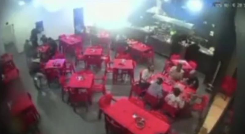 publicaciones/Así fue el ataque contra familiares de Alfredo Olivas en una taquería en Zapopan (VIDEO)