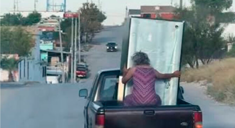  ¡LA MUDANZA SALIÓ CARA! Refri sale volando luego de que abuelita no pudiera sostenerlo