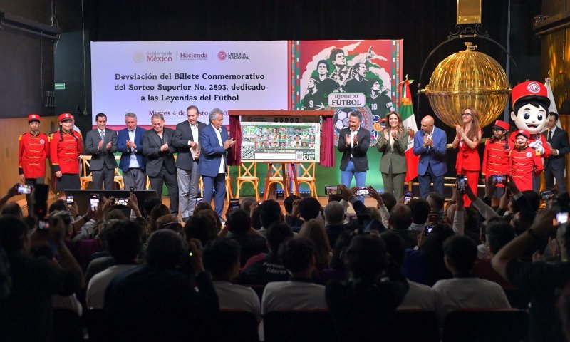 publicaciones/Lotería Nacional rinde homenaje a leyendas del futbol mexicano con serie de billetes conmemorativos 
