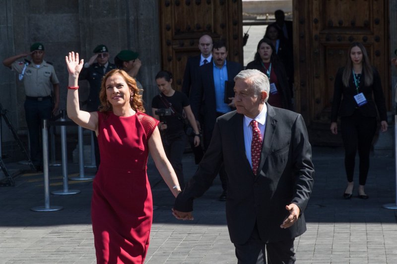 Reconoce AMLO que Beatriz Gutiérrez va en su representación en Europa