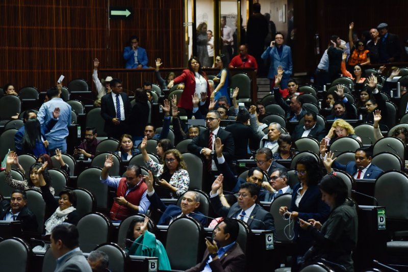 Diputados aprueban reelección de hasta 4 periodos consecutivos de 3 años