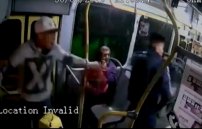 VIDEO: Pasajeros desarman a ladrones de transporte público y les disparan. 