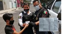 NIÑO escribe carta a POLICÍAS para AGRADECERLES su CUIDADO durante la EPIDEMIA