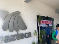 Activistas y políticos CLAUSURAN INSTALACIONES de TV Azteca en todo el país