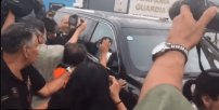 Mujer INSULTA a AMLO al salir del cuartel de la Guardia Nacional