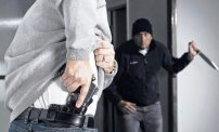 Dueños de negocios y empleados regios podrán matar a ladrones en legítima defensa. 