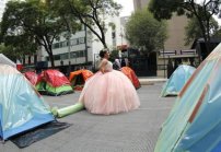 Usan plantón de FRENAAA para ser de fotos de quinceañera (FOTOS)