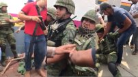 Miembros del Ejército son retenidos, golpeados y desarmados en Michoacán. (VIDEO) 
