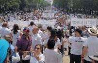 Se lleva a cabo marcha vs AMLO en Paseo de la Reforma, sorprende convocatoria.