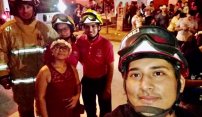 Nadie asiste a la fiesta de una niña con cáncer, pero bomberos y vecinos le hacen “pachangón”