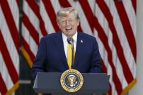 Jueza bloquea nuevo intento de Trump para limitar la ciudadanía por nacimiento en EU